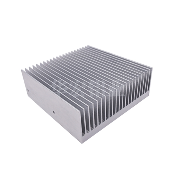 华宏铝业工业铝型材 主打型材散热器的生产